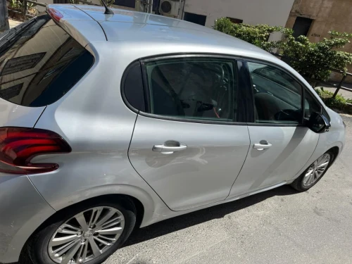 Peugeot 208 2015 Allure Facelift