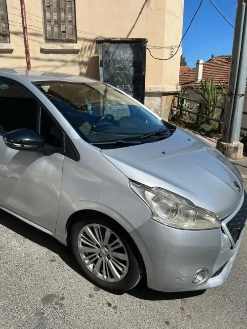 Peugeot 208 2015 Allure Facelift
