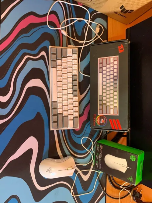Pack ulta gaming et bureautinque  écran clavier souris tapis 
