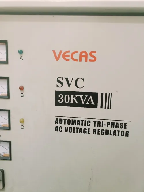 STABILISATEUR DE TENSION 30 KVA   Triphasique 380 V