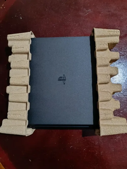 Ps 4 slim 1 tr modèle 2216B Version 13.02 avec La boîte et 2 manette Original et Copie  Avec tout les câbles bien sûr Original  Câbles de chargement  Câbles de hdm Câbles d'alimentation