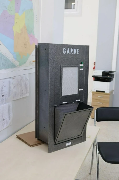 Guichet de garde pour pharmacie