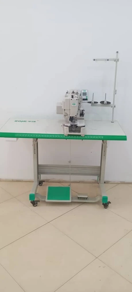 MACHINE DE COUTURE