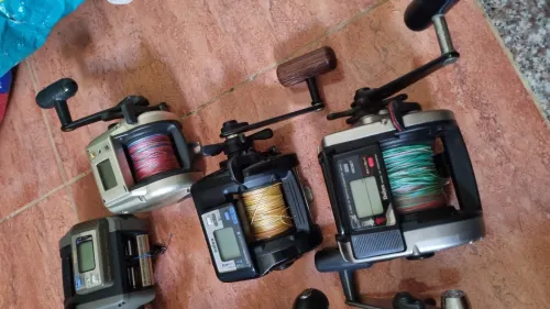 moulinets électriques et à écrans digitals de marque DAIWA et SHIMANO fraîchement ramenés de france 