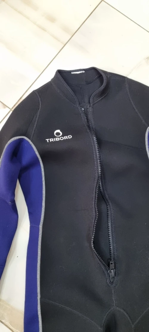 TENUES DE PLONGÉE DIFFERENTS MODELES MARQUES ET TAILLES