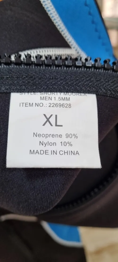 TENUES DE PLONGÉE DIFFERENTS MODELES MARQUES ET TAILLES