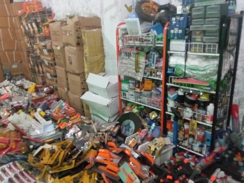 Lot quincaillerie, électricité, plomberie 