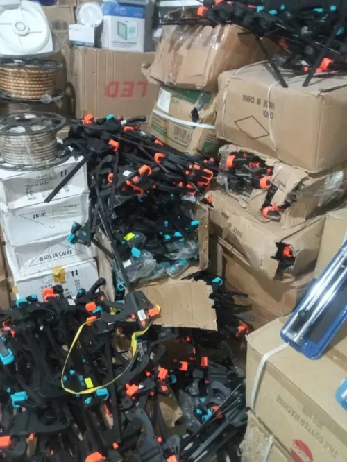 Lot quincaillerie, électricité, plomberie 