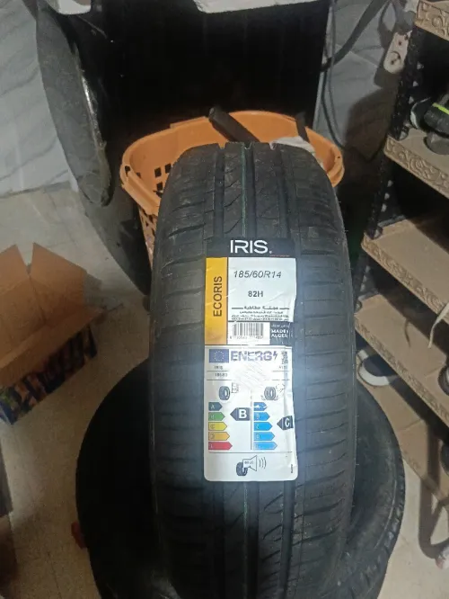 Je vend 2 pneu 185/60/14 iris 