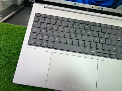 HP ELITEBOOK 8 G1i 16''