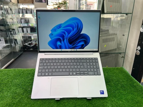 HP ELITEBOOK 8 G1i 16''