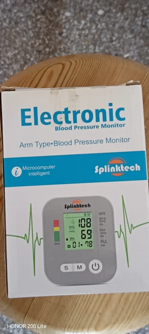 Electronic blood pressure monitor