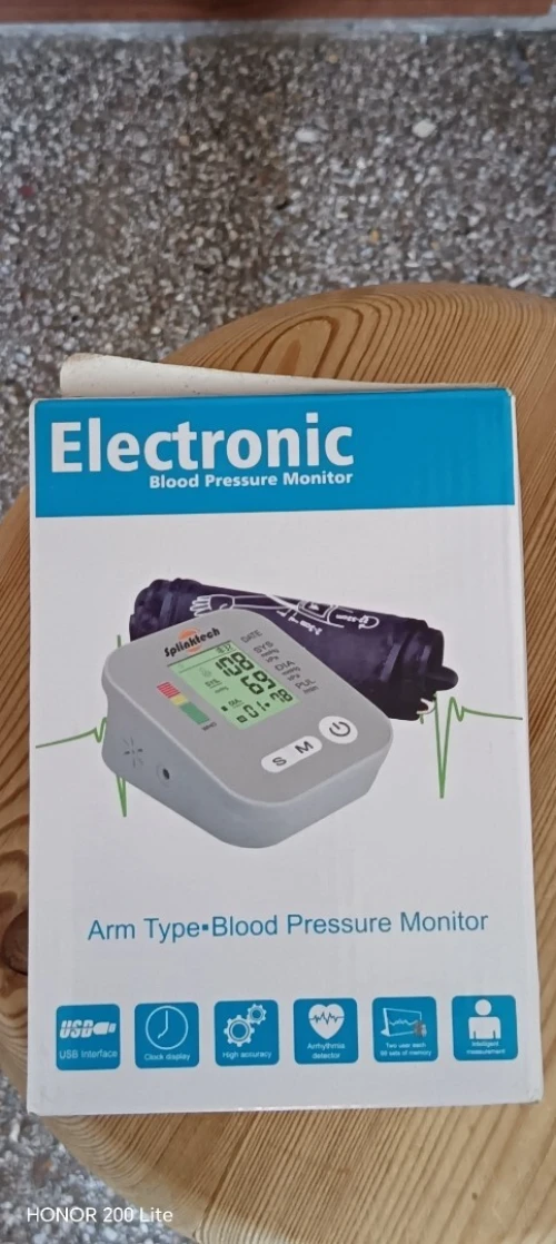 Electronic blood pressure monitor