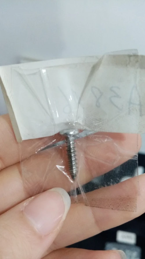 lots de vis différentes dimensions en liquidation à très bon prix 
