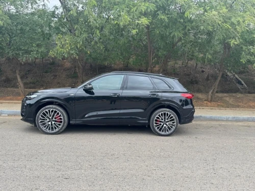 Audi Q5 2025 S line sport back