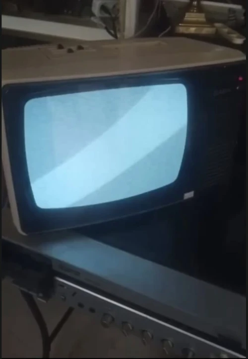 Superbe Téléviseur SABA Vintage Années 70 - Design SPACE AGE - Déco Rétro Pop (CRT)