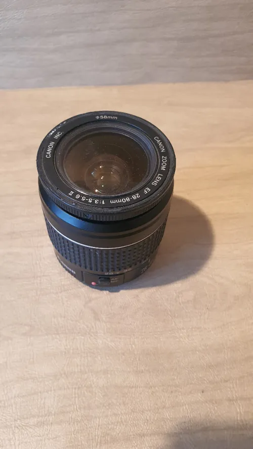 Objectif Canon EF Zoom 28 / 80 mm 1:3.5-5.6 II  ; 2 crochets cassés 