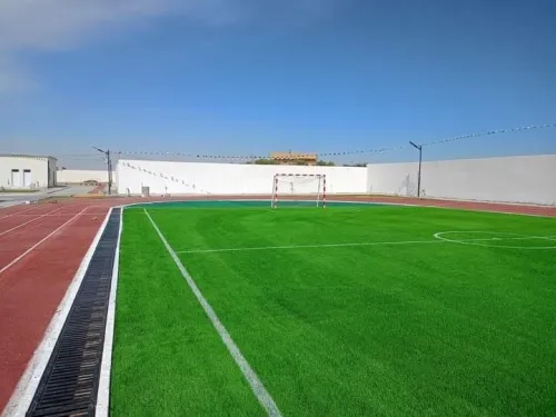 انجاز وتهيئة الملاعب الرياضية والخرسانة