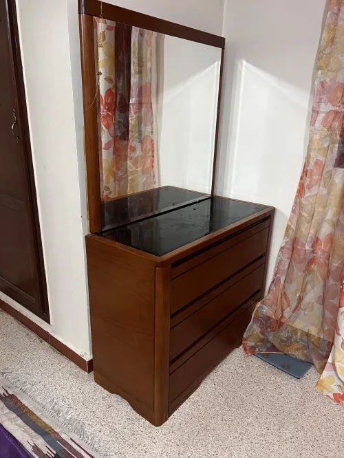 غرفة النوم كامله ,chambre à coucher ( bois hêtre)+ sommier