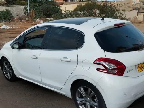 Peugeot 208 2015 Allure