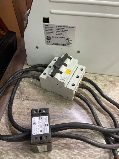 Démarreur progressif pour moteur tripasés