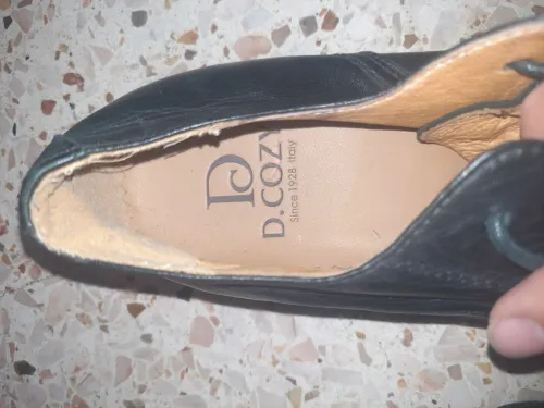 Chaussures légèrement utilisés