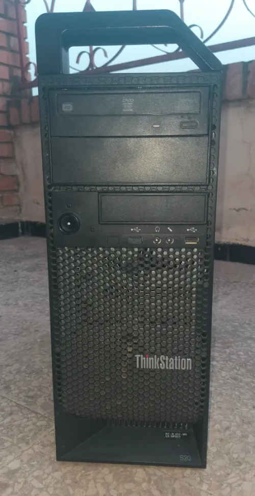 Lenovo ThinkStation S20 unité centrale