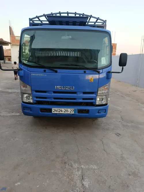 Isuzu CAMION REWARD-NP 2011