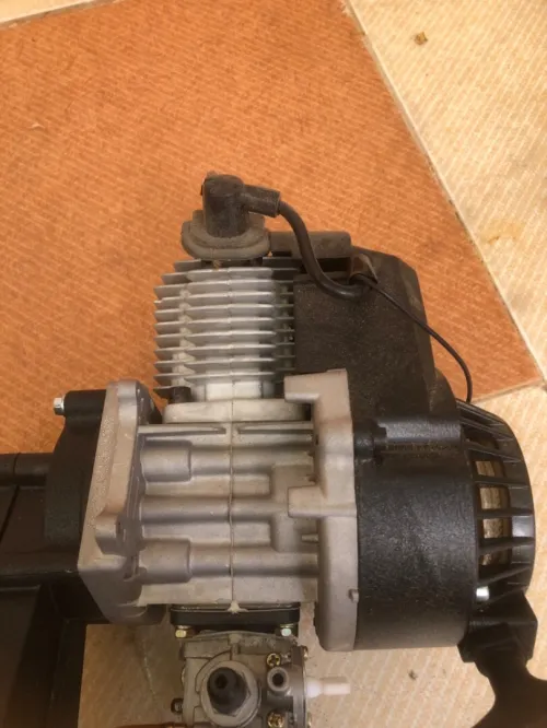 Vente moteur essence 49 CC ,a 2 temps 