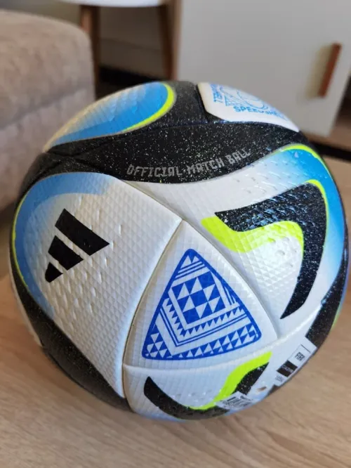 A vendre ballon original professionnel OCEAUNZ Fifa Quality Pro. Prix 23000 DZD
