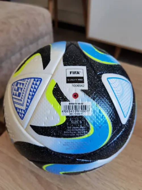 A vendre ballon original professionnel OCEAUNZ Fifa Quality Pro. Prix 23000 DZD