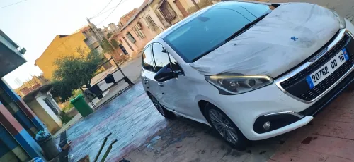 Peugeot 208 2015 Allure Facelift