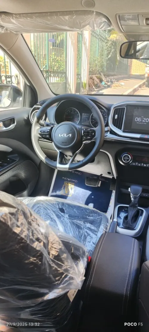 Kia KX1 2025 Black roof