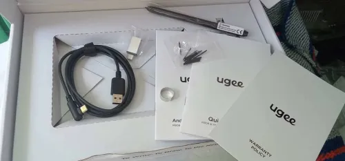 UGEE M908 Tablette graphique pour le dessin numerique تابلت غرافيك للرسم و التصميم و تقديم الدروس
