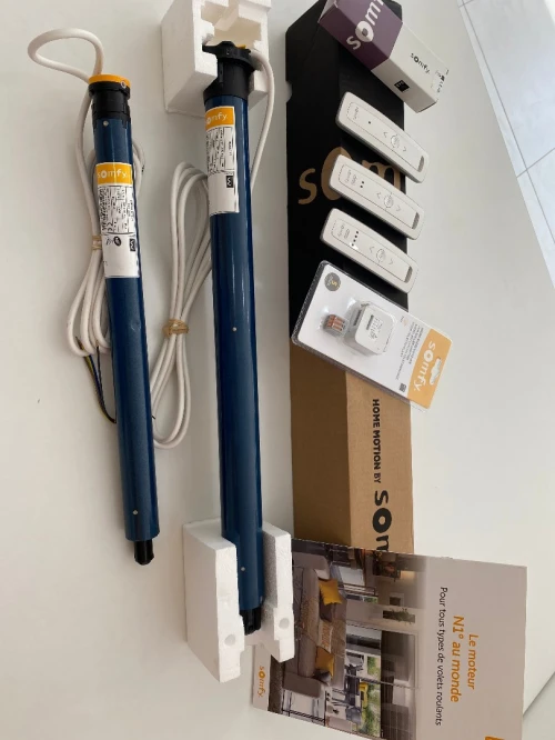 MOTEUR VOLET ROULANT AVEC TELECOMMANDE 
