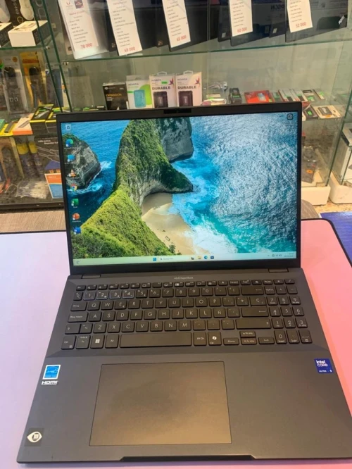 ASUS ExpertBook Ultra 5 125U Ram 16 ddr5 SSD 512 NVME