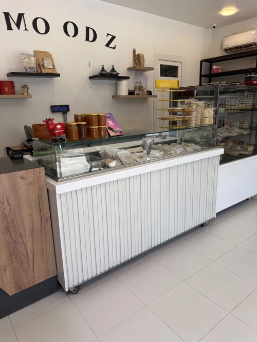 Frigo comptoir et présentoirs