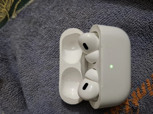 Oreillettes Airpods et plusieurs types de marques cabats (européen)....