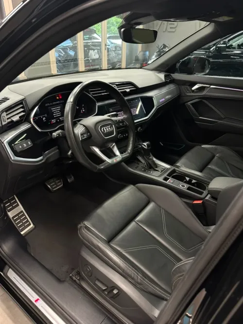 Audi Q3 2023 S-LINE