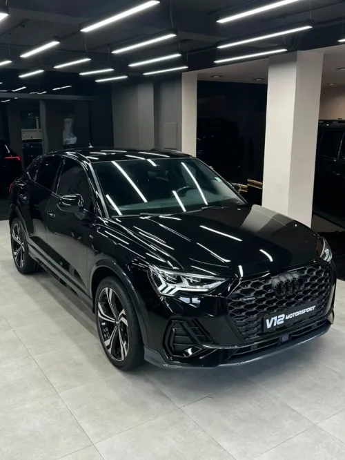 Audi Q3 2023 S-LINE