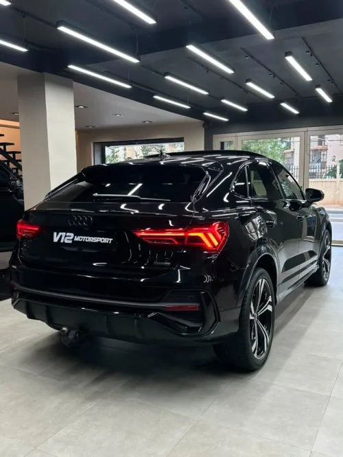 Audi Q3 2023 S-LINE
