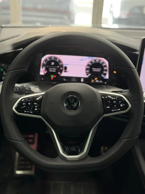 Volkswagen Golf 8 2025 R-Line
