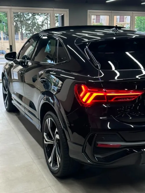 Audi Q3 2023 S-LINE