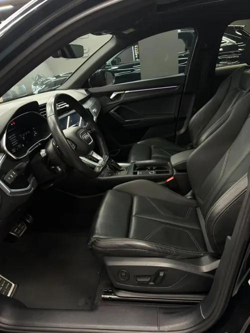 Audi Q3 2023 S-LINE