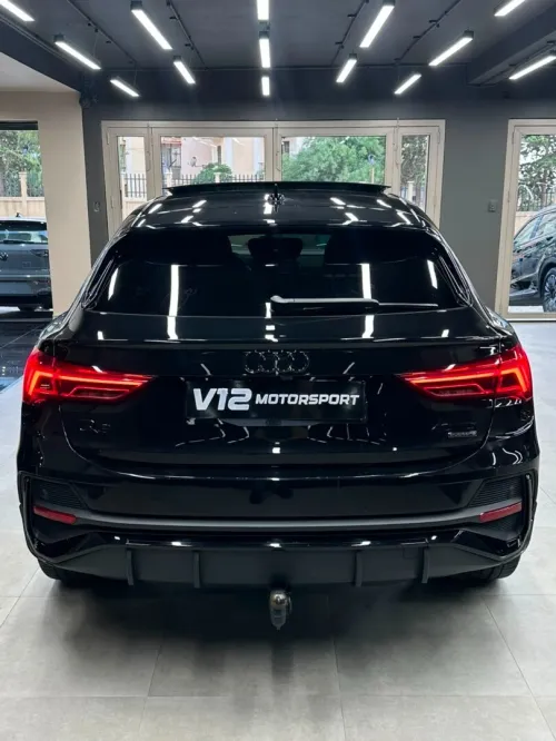 Audi Q3 2023 S-LINE