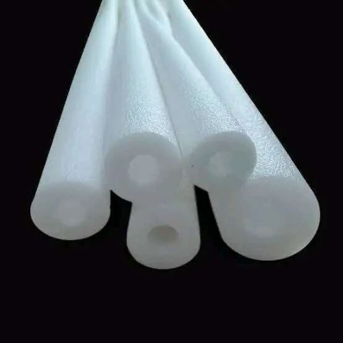 عازل الأنابيب من رغوة البولي إيثيلين/Isolant pour tuyaux en mousse de polyéthylène