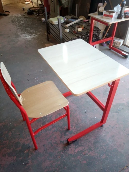 Fabrication Tables monoplaces