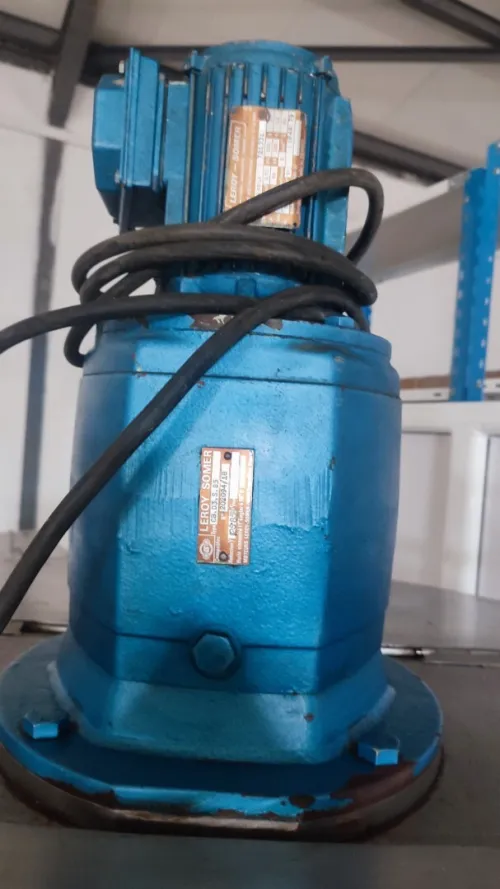 CUVE AVEC MELANGEUR 500L