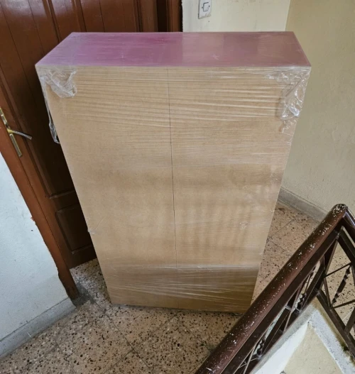 خزانة بالرفوف