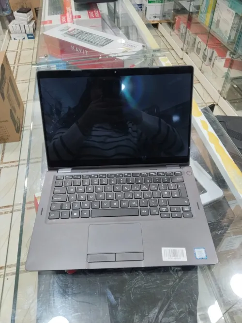 Dell latitude 5300 2in1 Tactile i5 8eme génération ram 8Go SSD 256Go Ecran 13.3" full HD ips